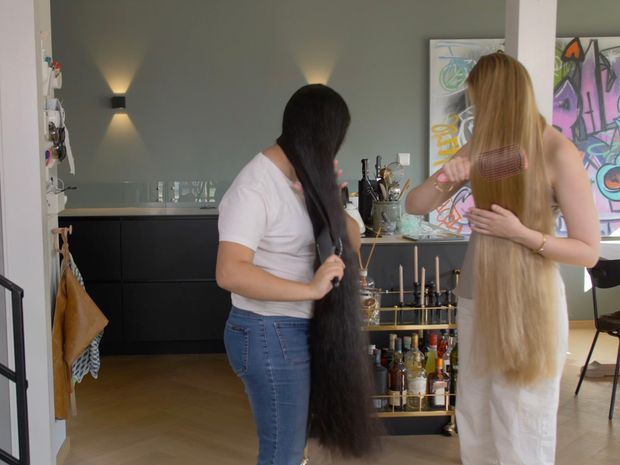 VIDEO - Two very impressive manes