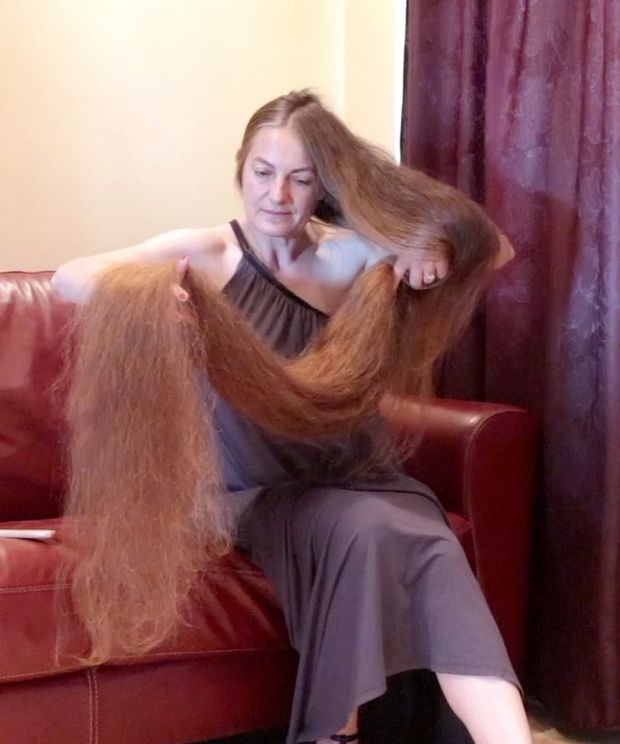 VIDEO - Rapunzel getting ready for the evening