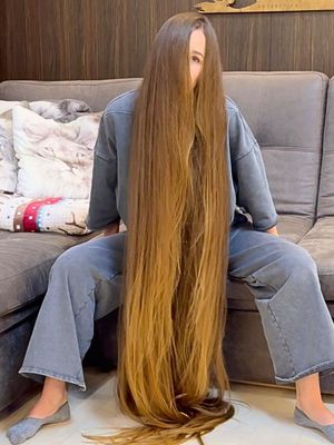 VIDEO - Ultra long blonde hair dream