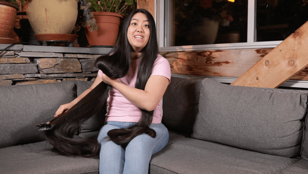 VIDEO - Rapunzel brushing in the sofa