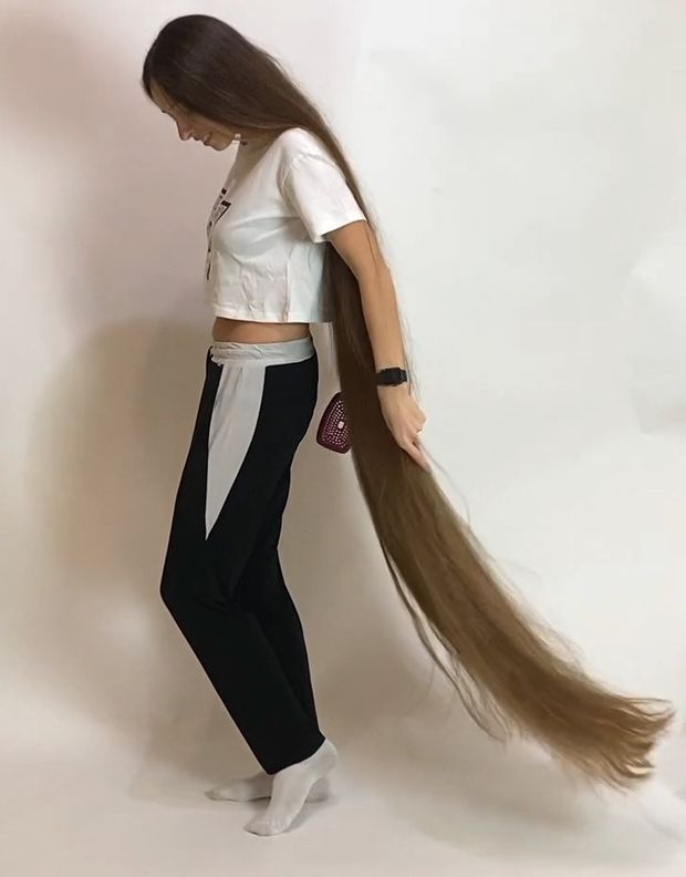 VIDEO - The DEFINITION of perfect long hair