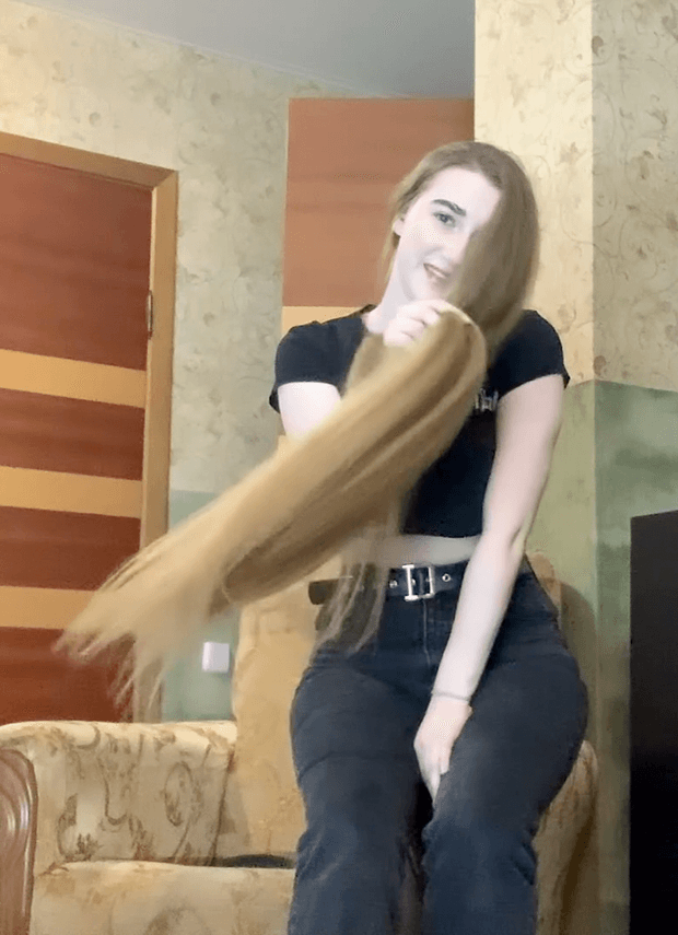 VIDEO - Soft, silky blonde knee length hair