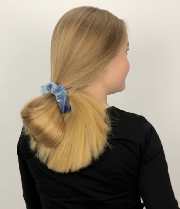 VIDEO - Pigtails, ponytails and folded hair
