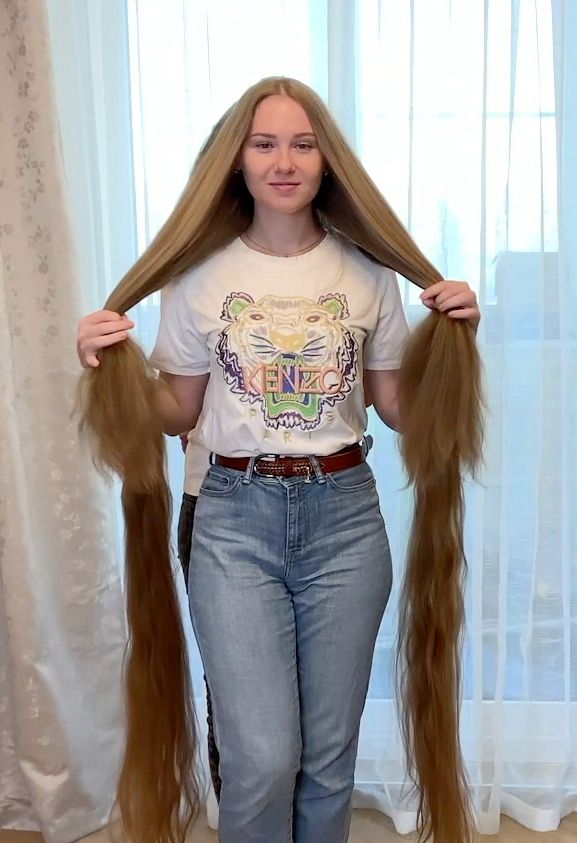 VIDEO - Two sisters with a lot of hair