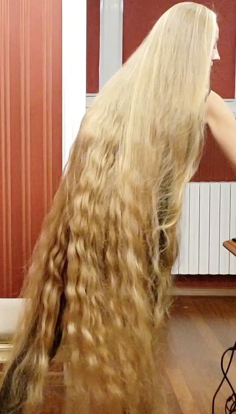 VIDEO - Alena = Perfect, long hair