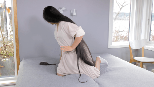 VIDEO - Tons of hair and a very long braid