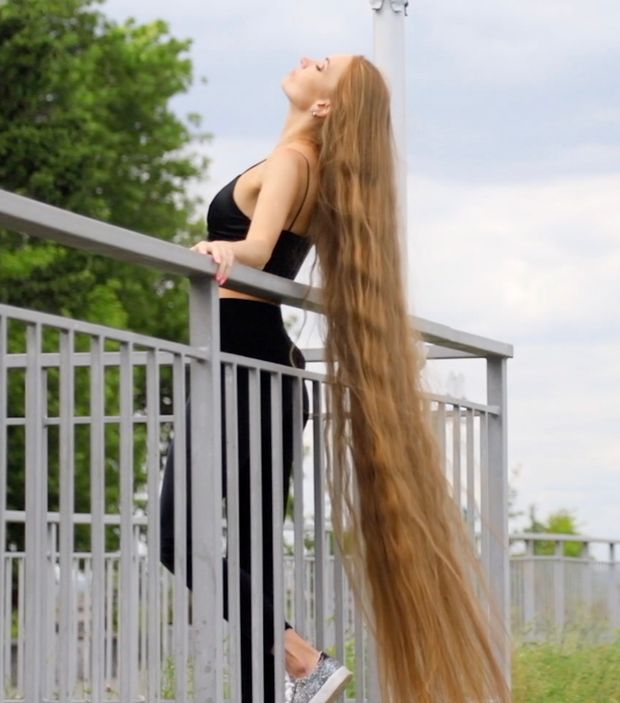 VIDEO - Perfect outdoor hair display