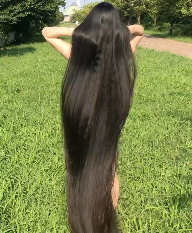 VIDEO - The longest black hair you have ever seen
