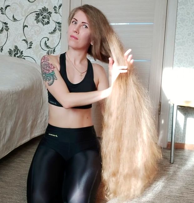 VIDEO - Extreme hair smelling