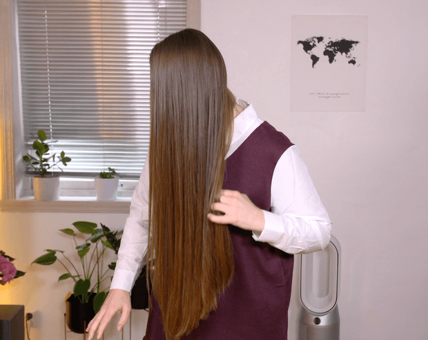 VIDEO - Veronica&#x27;s hair oiling