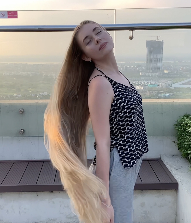 VIDEO - Super beautiful Irina&#x27;s walk