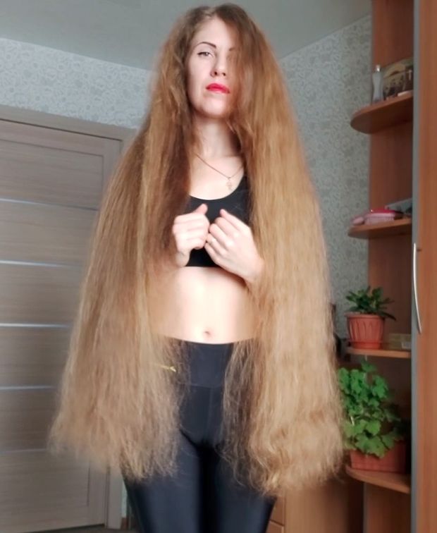VIDEO - A massive mane and folded hair