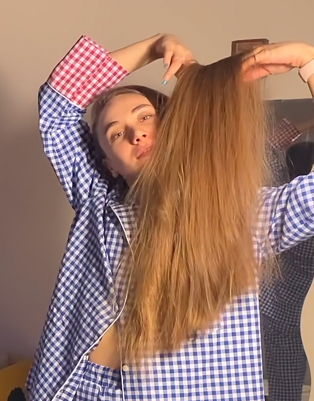 VIDEO - Extreme calf length hair in front of her face (part 1)