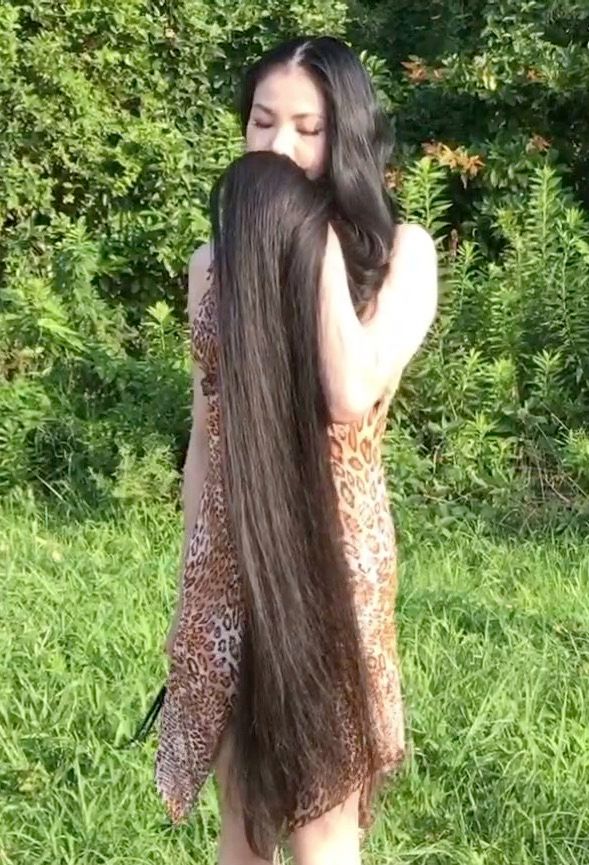 VIDEO - The longest black hair you have ever seen