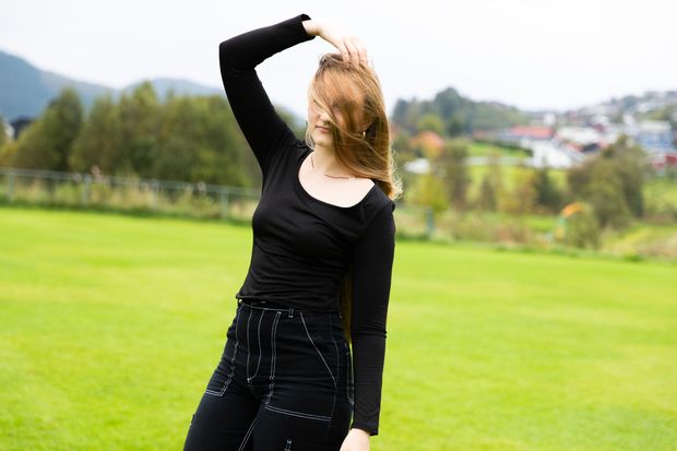 PHOTO SET - Wind tossed tresses photoshoot