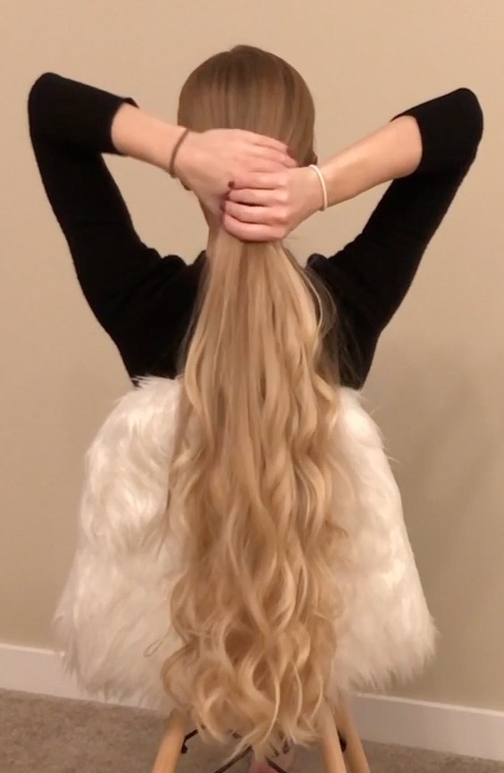 VIDEO - Alena&#x27;s long, healthy curls