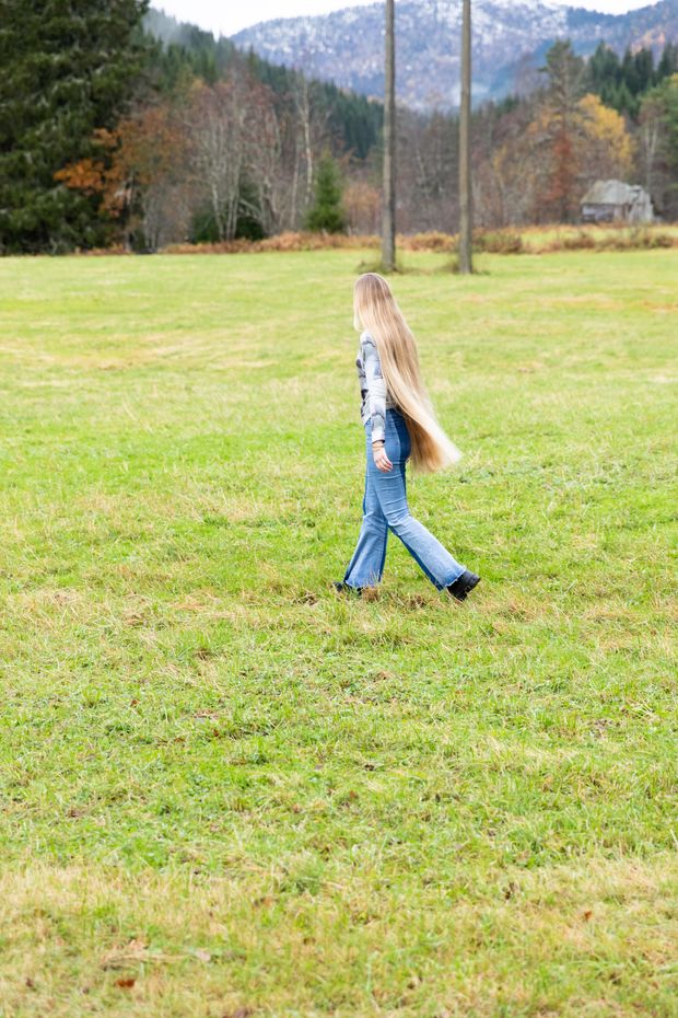 PHOTO SET - The old green field photoshoot