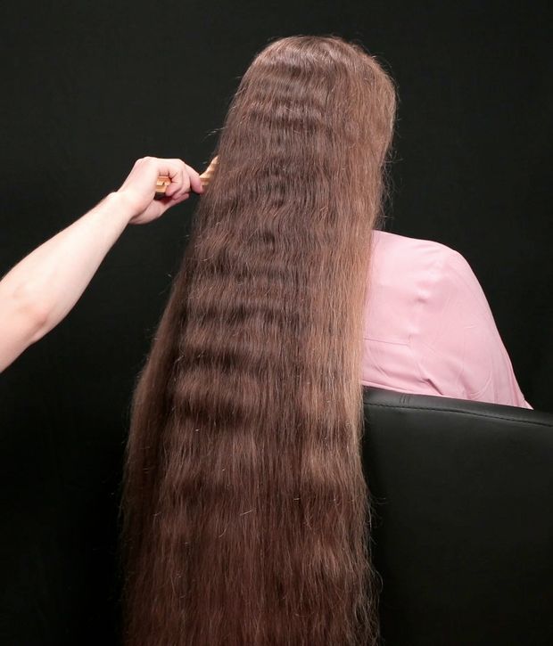 VIDEO - The hair brushing assistant