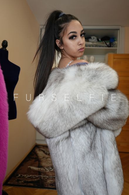 Gigi in blue fox fur coat pack#1 (152)