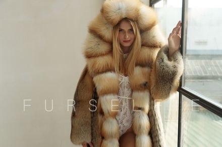 Behind The Scenes with Cinti in red fox fur coat (video)