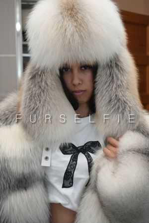 Gigi in shadow fox and big ushanka (329)