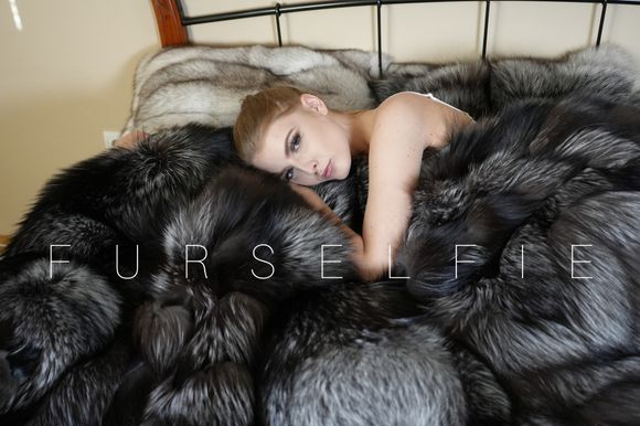 Cinti in fox fur bed (183)