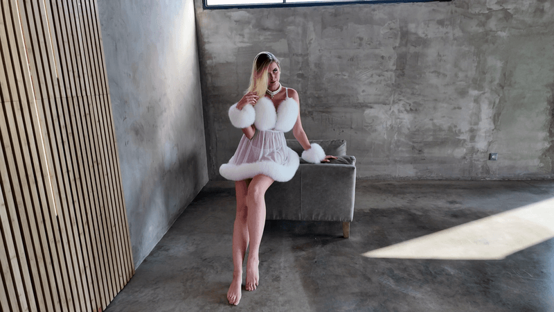 Cinti in fur babydoll (video)