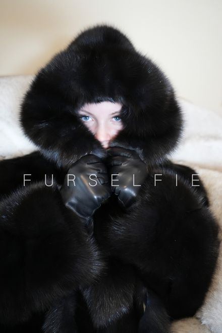 Olivia in luxury sable fur coat with accessories (211)