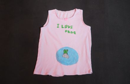 Hand-painted Tank top with the inscription "i love frog"