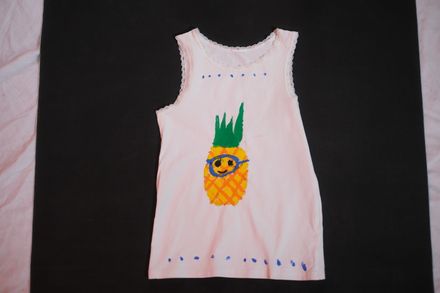 Hand-painted tank top with a pineapple in diving goggles