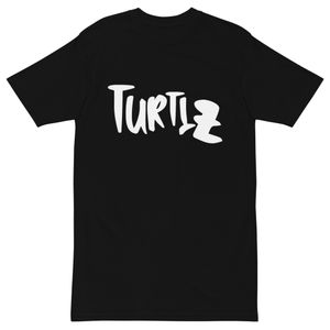 black colored t-shirt 