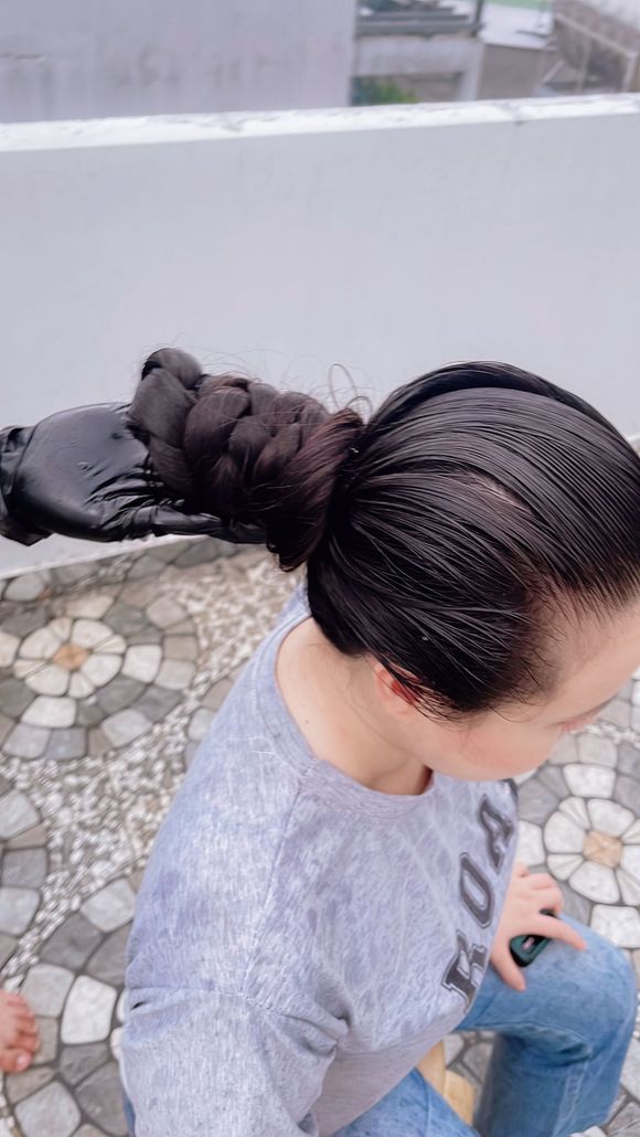 29 Minutes of Hair Obsession – No Words, Just Touch
