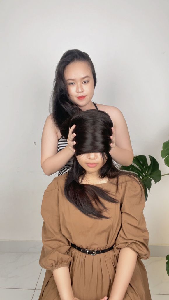 Selia Envelops Her Friend in Hair for a Relaxing Face-Covering Experience