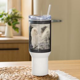 Tasse de voyage avec une poignée