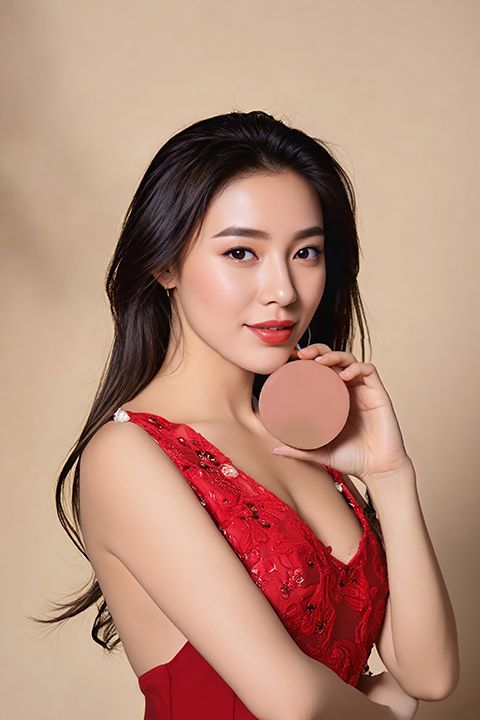 Model Cosmetic 11