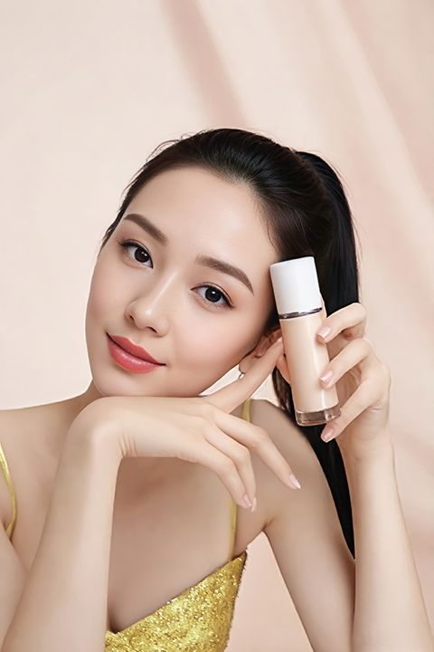 Model Cosmetic 15