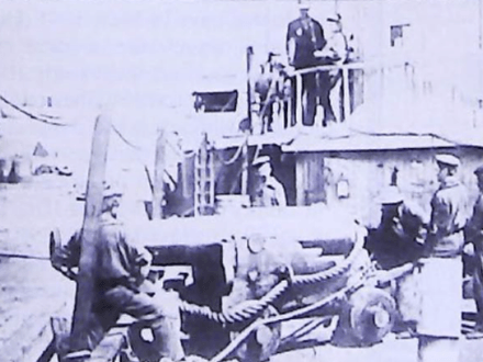 Gunboats, Gold and War
