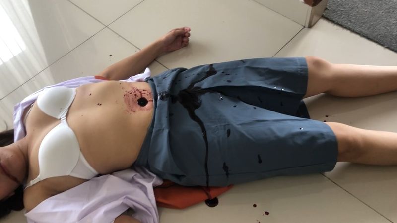 Rich Schoolgirl Navel Stabbed
