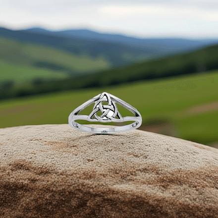Triquetra Sterling Silver Ring, Size 8