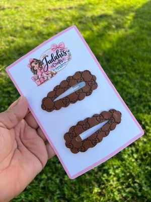 Brown Monogram Scallop Clip Set