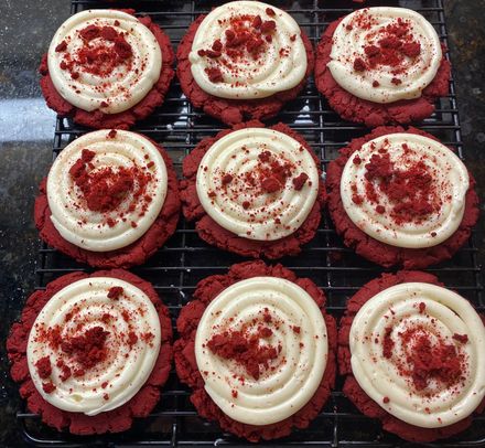 Red velvet cheesecake cookies!