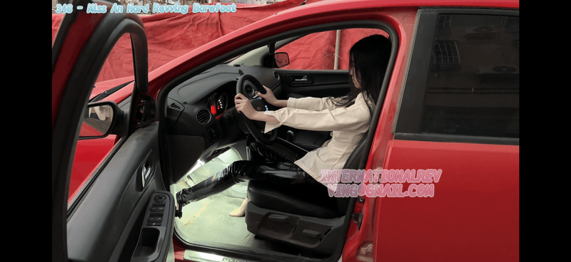 348 - Miss An Hard Revving Barefoot