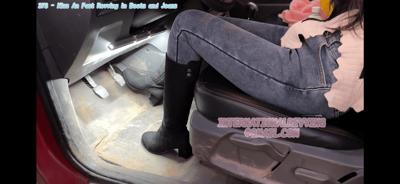 373 - Miss An Fast Revving in Boots and Jeans