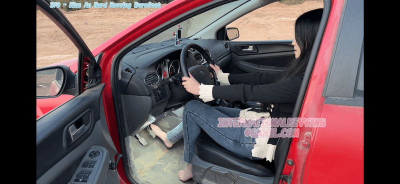 370 - Miss An Hard Revving Barefoot