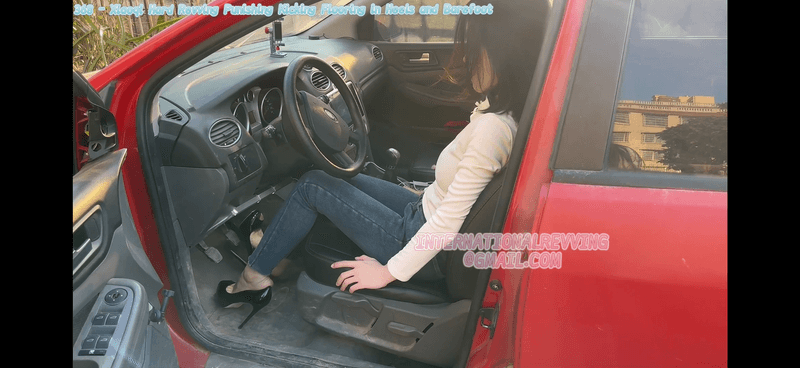 368 - Xiaoqi Hard Revving Punishing Kicking Flooring in Heels and Barefoot
