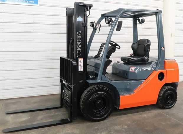 Toyota 8FDU15, 8FDU18, 8FDU20, 8FDU25, 8FDU30, 8FDU32 Diesel Forklift Truck Parts Manual (G851-2)