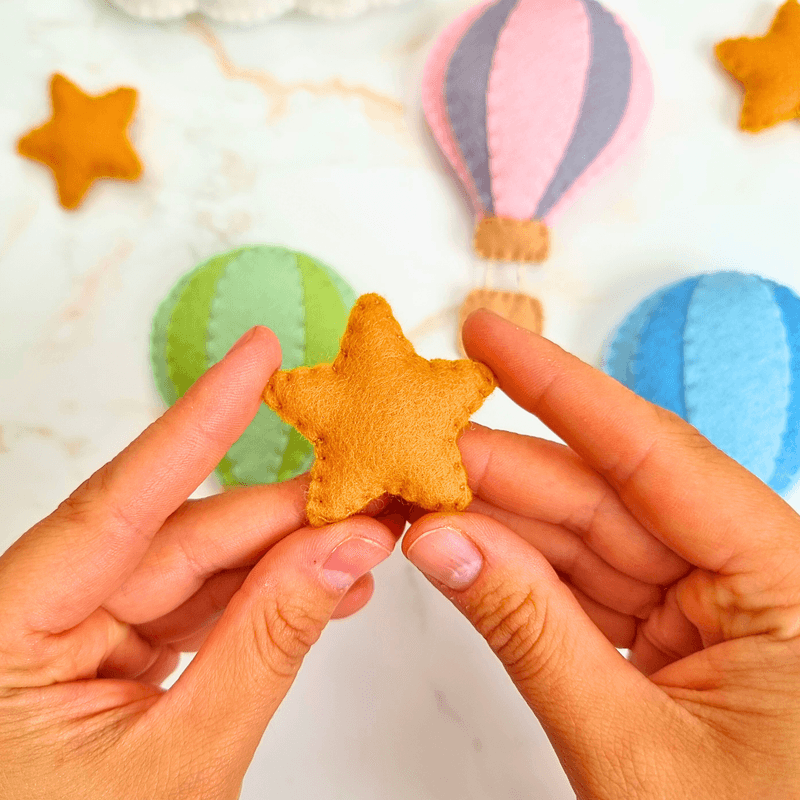 Felt hot air balloon ornament PDF sewing pattern, easy diy garlands and cute hanging decorations