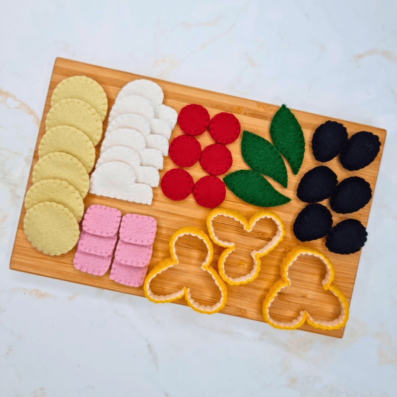 Felt 6-slice Pizza Playset PDF Sewing Pattern and Tutorial, pizza base, sauce, toppings