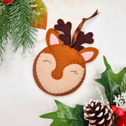 Felt Christmas Reindeer PDF Sewing Pattern, easy and beginner friendly ornament