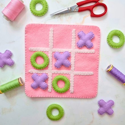 Felt fabric Tic Tac Toe board game PDF sewing pattern